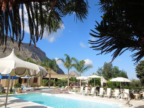 Hotel Oasi, Outdoor pool