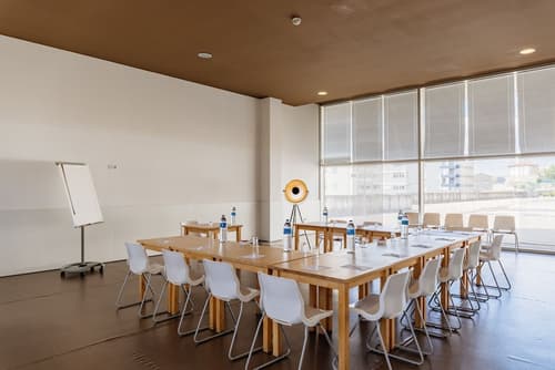 Basic Braga by Axis, Meeting facility