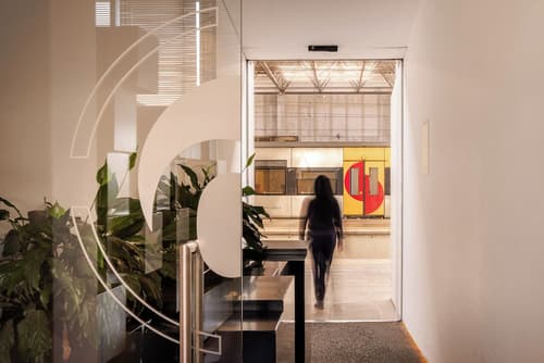 Basic Braga by Axis, Interior entrance