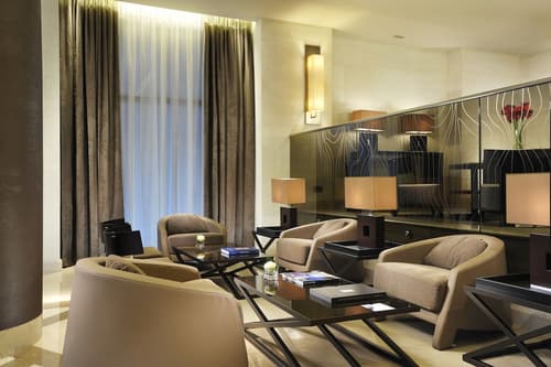 Uptown Palace, Lobby sitting area