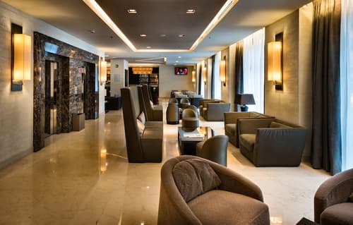 Uptown Palace, Lobby sitting area