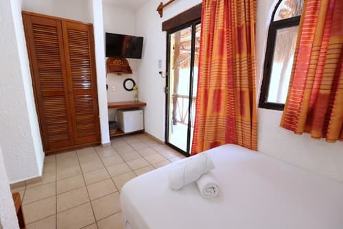 Hotel Bosque Caribe , 5th Av Zone, Room