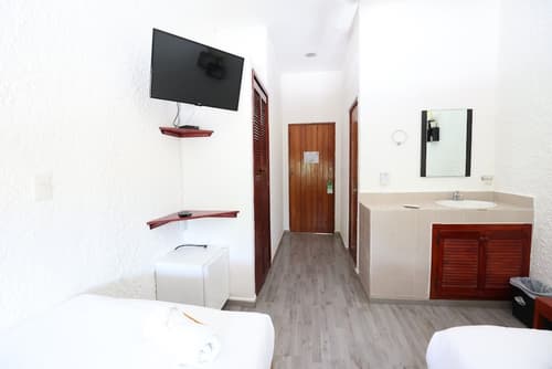 Hotel Bosque Caribe , 5th Av Zone, Room