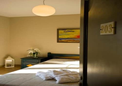 Princess Of Naxos, Room