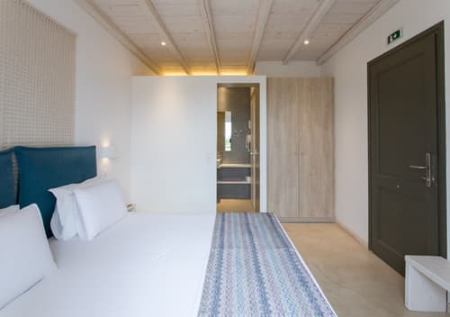 Princess Of Naxos, Room