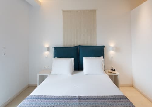 Princess Of Naxos, Room