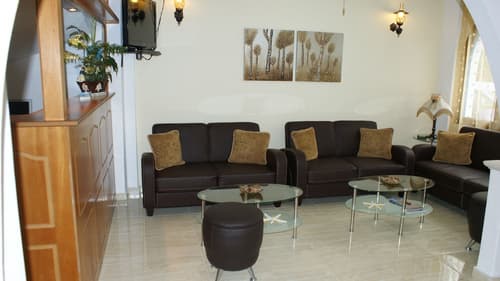 Zeus Hotel, Lobby sitting area