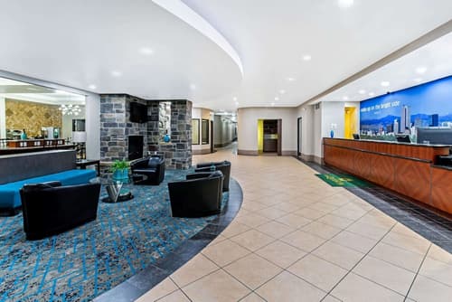 La Quinta Inn & Suites by Wyndham Denver Gateway Park, Lobby