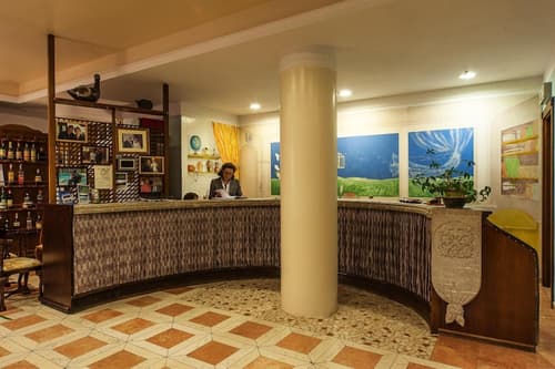 La Primula, Lobby