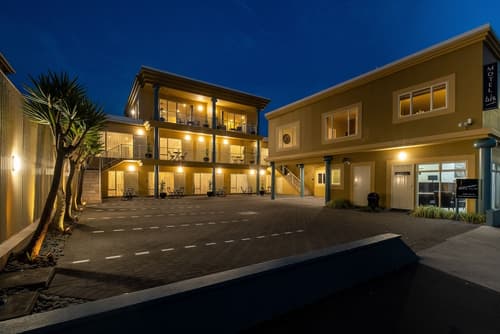 Motel de la Mer, Primary image