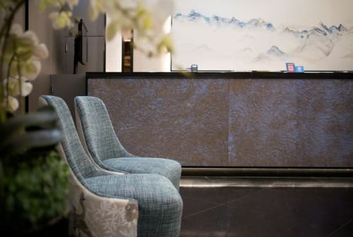 V Hotel Lavender, Lobby sitting area