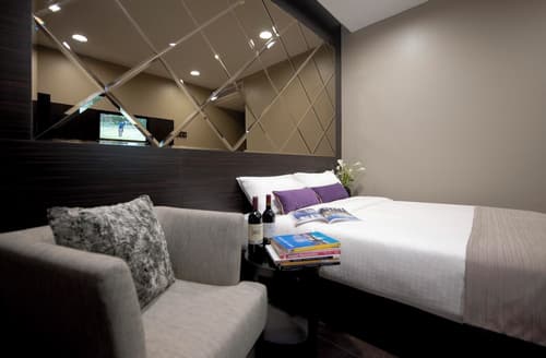 V Hotel Lavender, Room