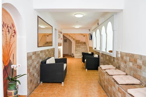 Hotel Narkissos, Reception