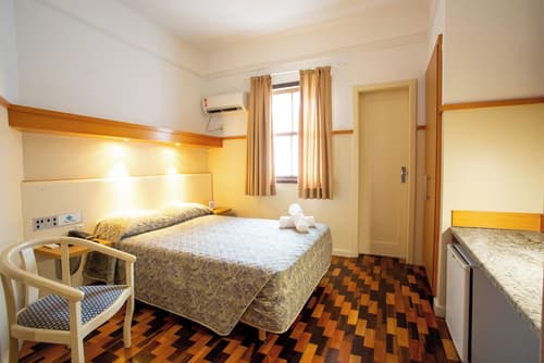 Oscar Hotel, Primary image