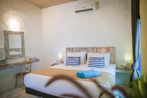 Lime & Soda Beachfront Resort, Room