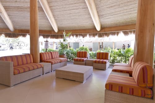 Bluewater Maribago Beach Resort, Lobby sitting area