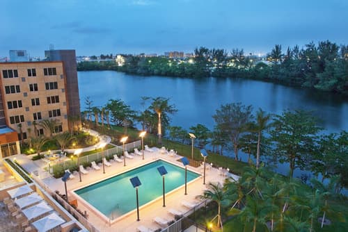 Element Miami International Airport, Pool