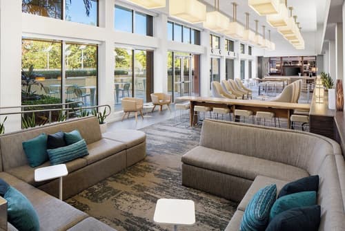 Element Miami International Airport, Lobby