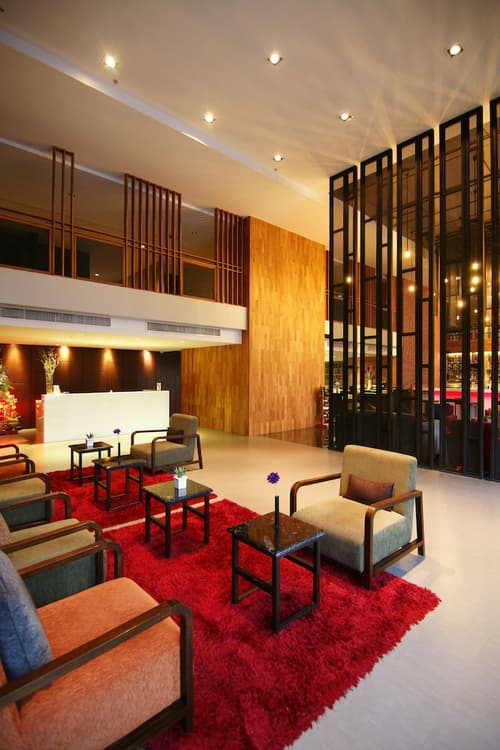 Page 10, Hotel, Interior entrance