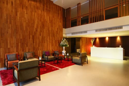 Page 10, Hotel, Interior entrance