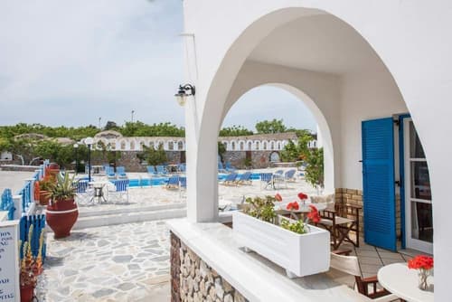 Hotel Olympia, Property grounds