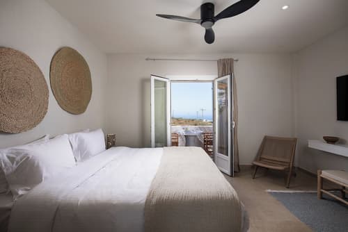 The Noverian Bios Santorini, Room