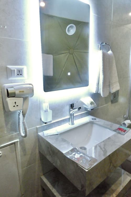 Beyond Wadi Rum Camp, Bathroom