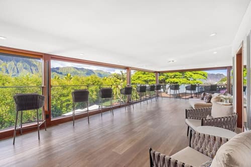 Paradise Bay Resort, Lobby sitting area