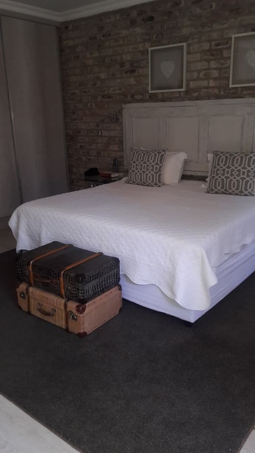 Earthbound B&B, Room