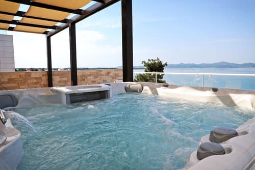 Hotel Delfin, Outdoor spa tub