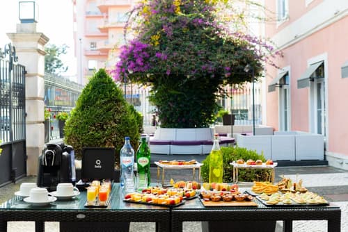 SANA Silver Coast Hotel, Food and drink