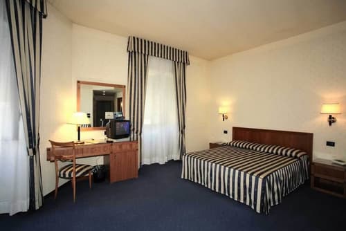 Hotel de Paris, Room