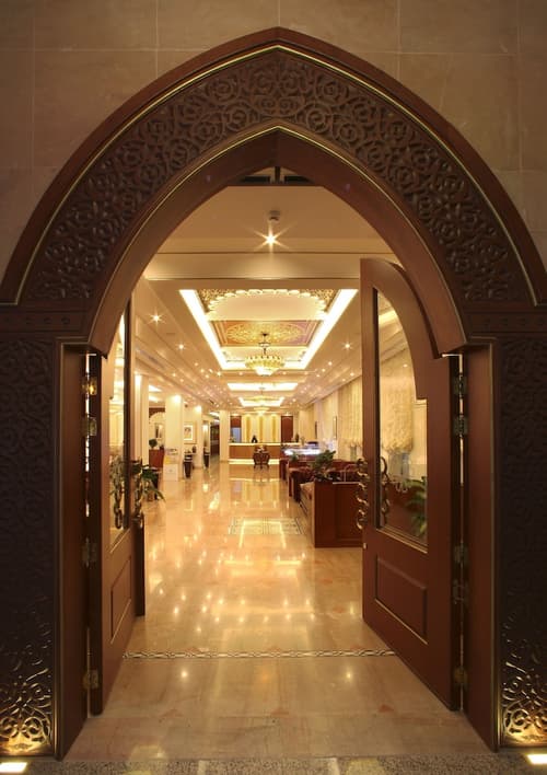 Platinum Hotel, Interior entrance