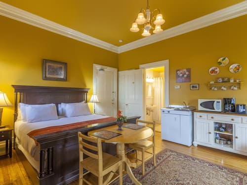 Chipman Hill Suites on Sydney, Room