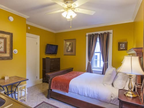 Chipman Hill Suites on Sydney, Room