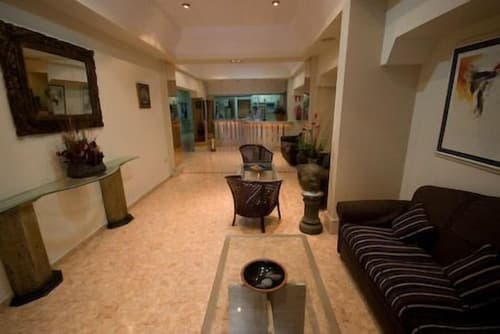 Catalina Park, Lobby sitting area