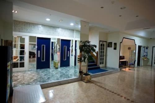 Catalina Park, Lobby