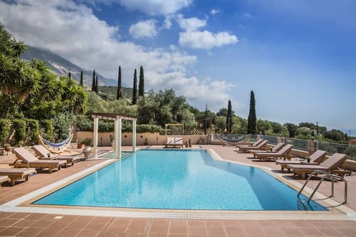 Dianas Studios, Pool