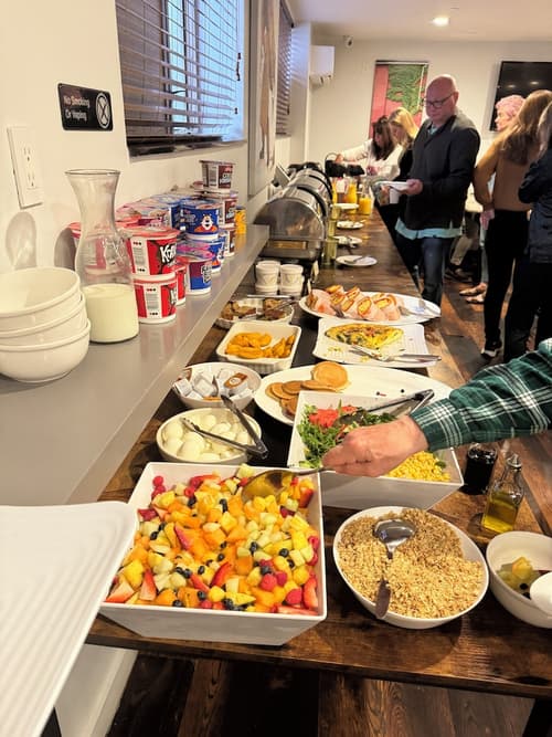 The Lodge Red Hook, Breakfast area
