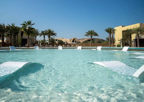 ERTH Abu Dhabi Hotel, Outdoor pool