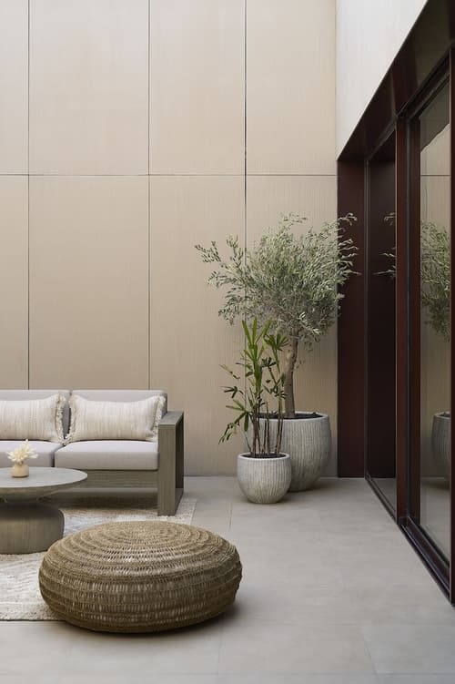 ERTH Abu Dhabi Hotel, Living area