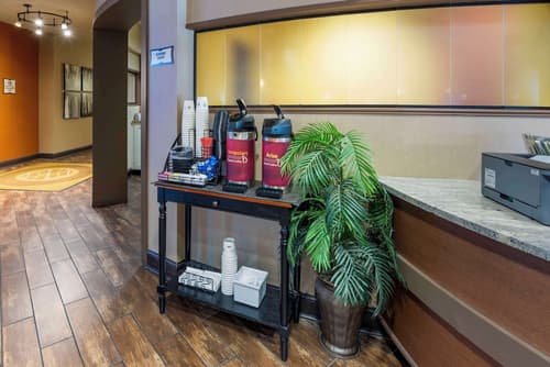 Best Western Plus Tupelo Inn & Suites, Lobby