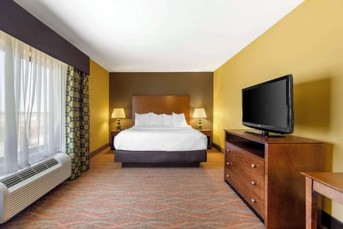 Best Western Plus Tupelo Inn & Suites, Room