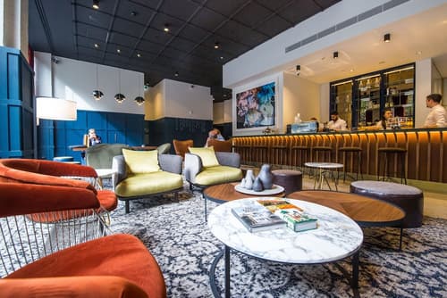 Veriu Central, Lobby sitting area