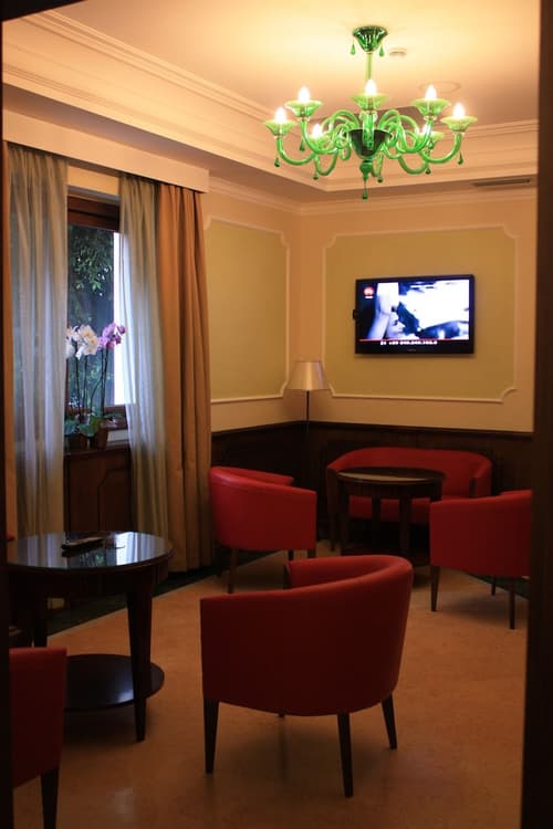 Artemis Hotel, Lobby lounge