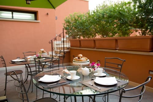 Artemis Hotel, Outdoor dining