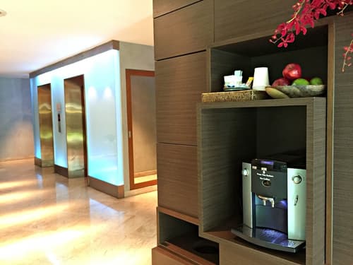 LiT BANGKOK Hotel, Lobby