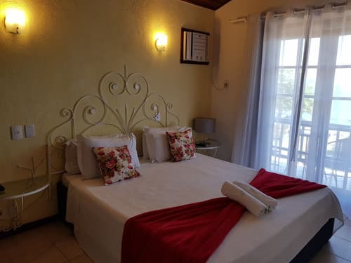 Coronado Beach, Room