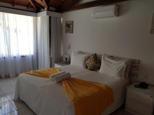 Coronado Beach, Room