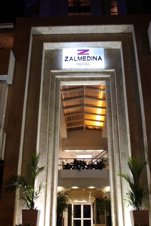 Zalmedina Hotel, Front of property